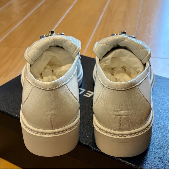 CHANEL NIB White CC Turnlock Loafers Quilted Shiny Lambskin 38.5 8.5 Blanc - Picture 5 of 12